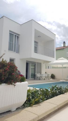 Villa Teuta-modern house with heated pool